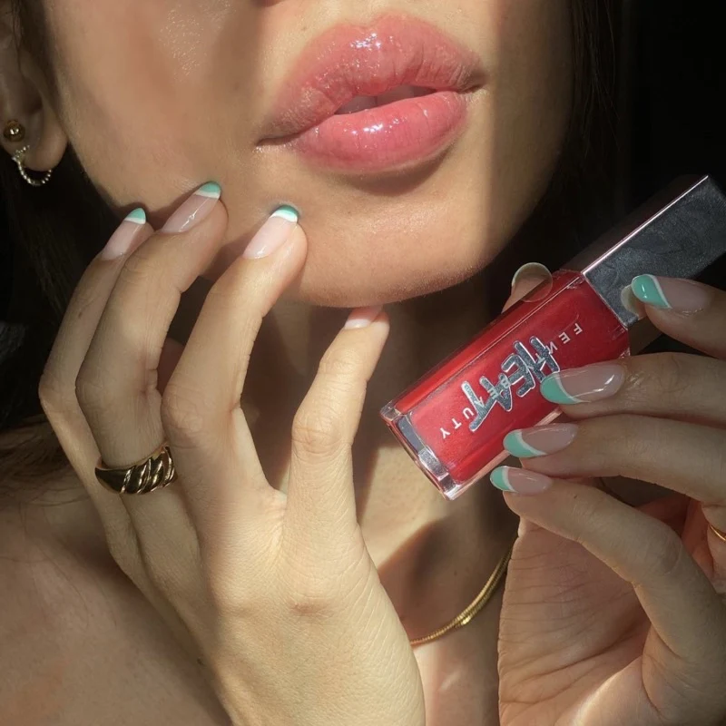 FENTY BEAUTY - Gloss Bomb Heat Enlumineur À Lèvres - réf 01 Hot Cherry